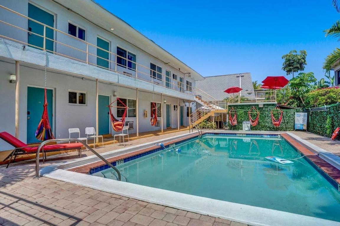 Secluded Hollywood Studio Walk To Beach Boardwalk Appartement Dania Beach Buitenkant foto